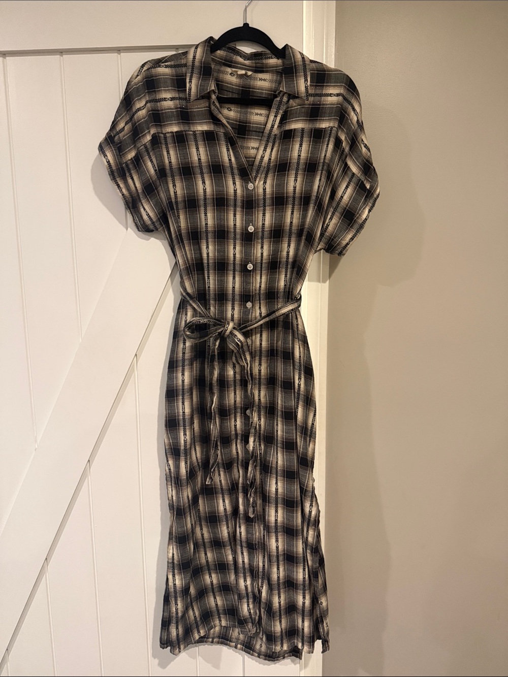 Plaid Button-Front Shirt Dress with Tie Waist - Black & Cream
